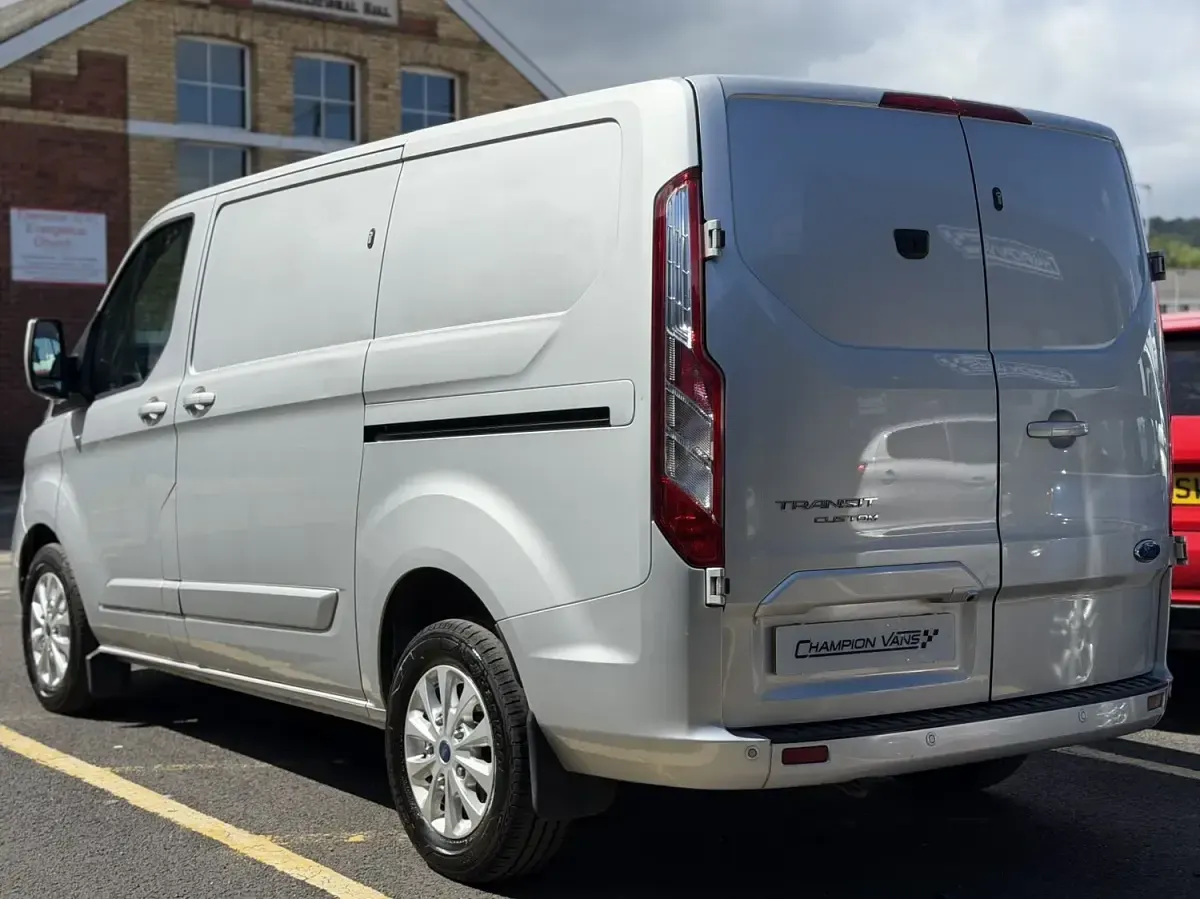 Used Ford Transit Custom Limited 130 HP (95 kW) 2023 Silver Van