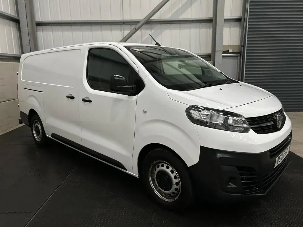 Used Vauxhall Vivaro Edition 120 HP (88 kW) 2021 White MPV