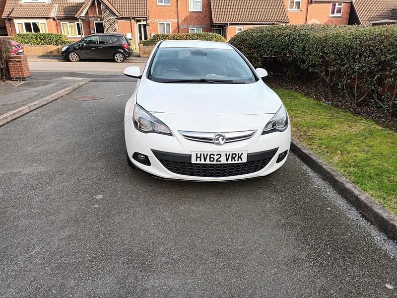 Used Vauxhall Astra GTC SRi 2012 White Hatchback