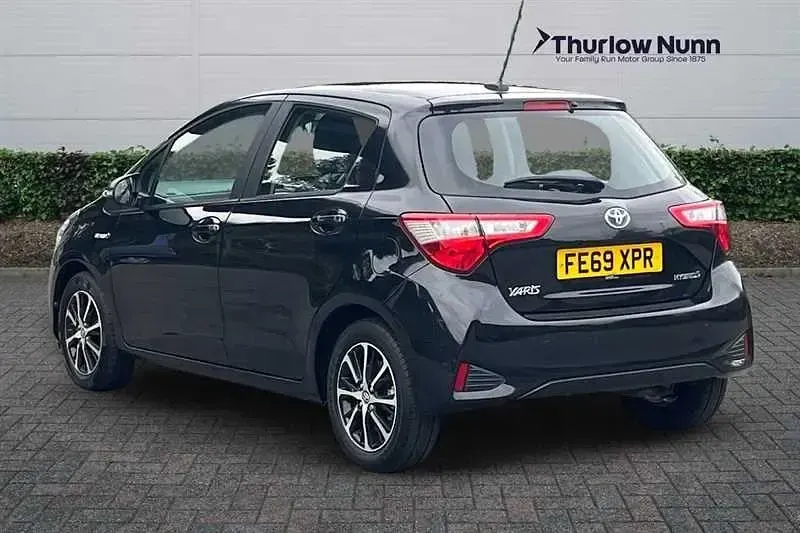 Second-hand Toyota Yaris Hybrid 101 CP (74 kW) 2019 Negru Hatchback