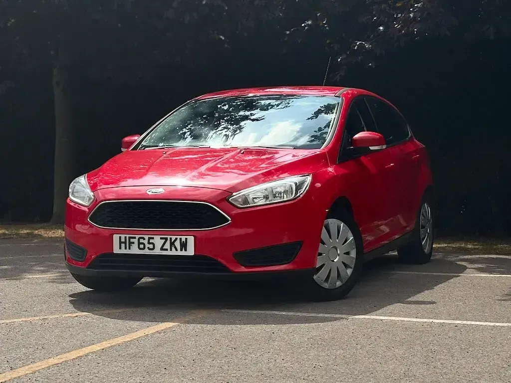 Used Ford Focus Style 105 HP (77 kW) 2015 Red Hatchback