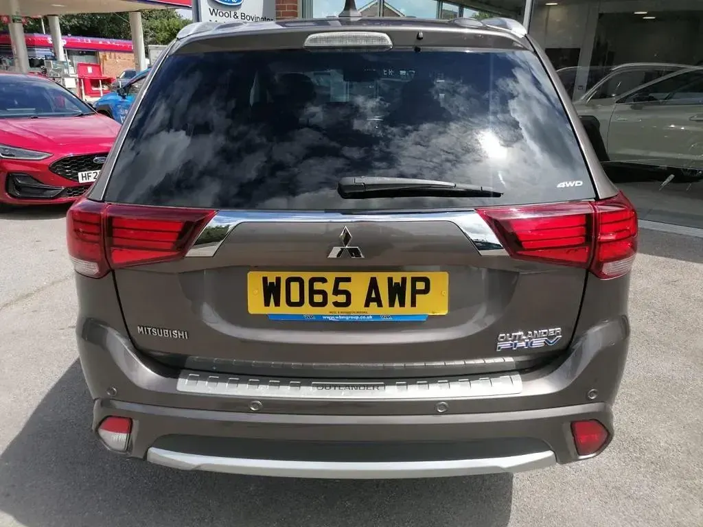 Used Mitsubishi Outlander P-HEV 2016 Brown SUV
