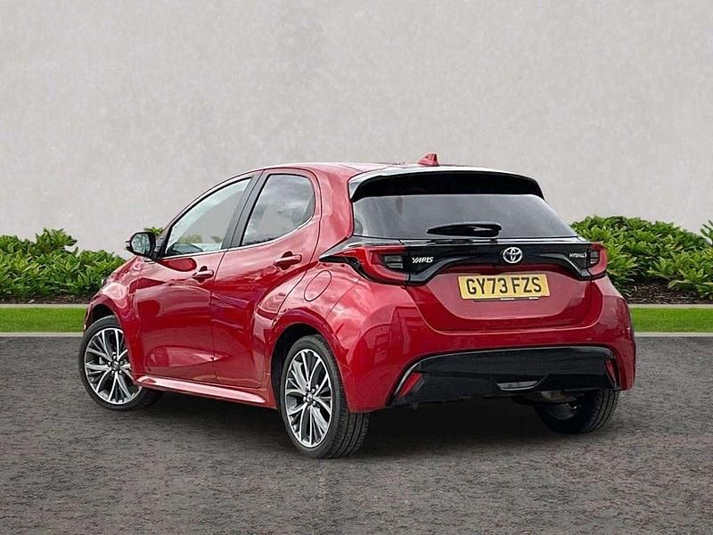 Used Toyota Yaris Hybrid 113 HP (83 kW) 2023 Red Hatchback