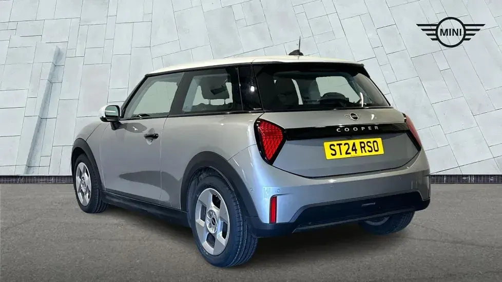 Used Mini Cooper Hatch 154 HP (113 kW) 2024 Silver Hatchback