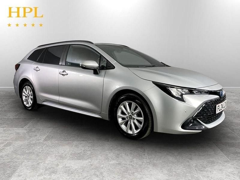 Usado Toyota Corolla 140 HP (102 kW) 2024 Prateado Carrinha