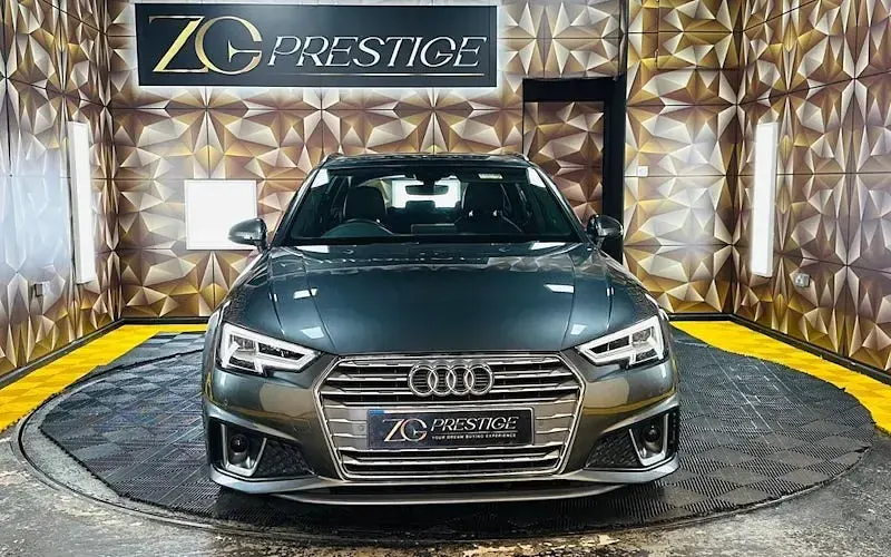 Begagnad Audi A4 S-Line 190 HK (139 kW) 2019 Grå Kombi