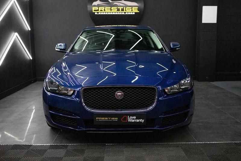 Usado Jaguar XE Prestige 240 HP (176 kW) 2016 Azul Sedan