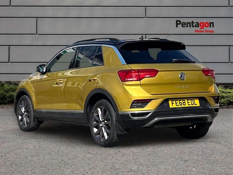 Usado VW T-Roc Design 150 HP (110 kW) 2018 Amarelo SUV