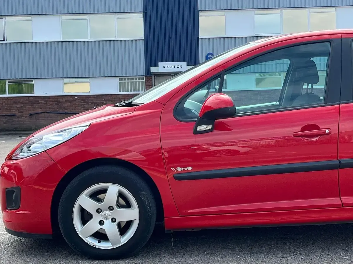 Used Peugeot 207 2009 Red Hatchback