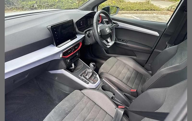 Used Seat Arona FR Sport 113 HP (83 kW) 2024 White SUV