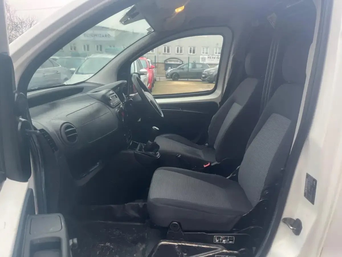 Gebraucht Peugeot Bipper S 2016 Weiß Van / Kleinbus