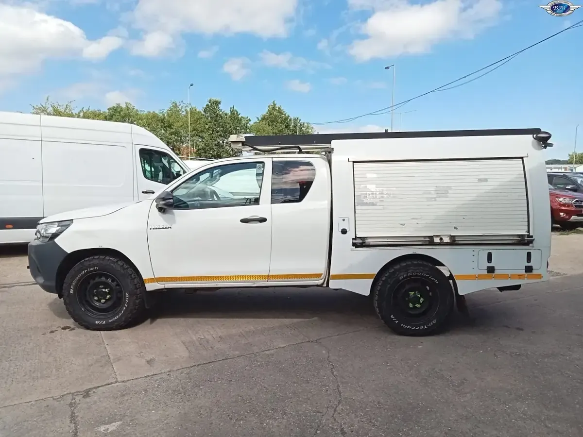 Used Toyota HiLux Active 150 HP (110 kW) 2018 White Pickup