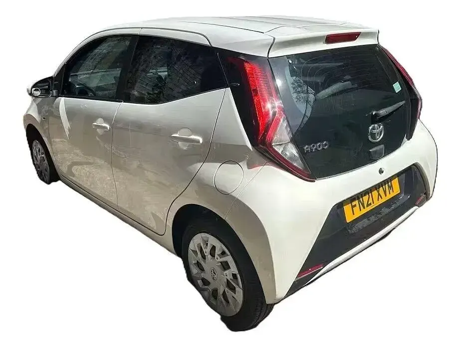 Used Toyota Aygo X-play 71 HP (52 kW) 2021 White Hatchback