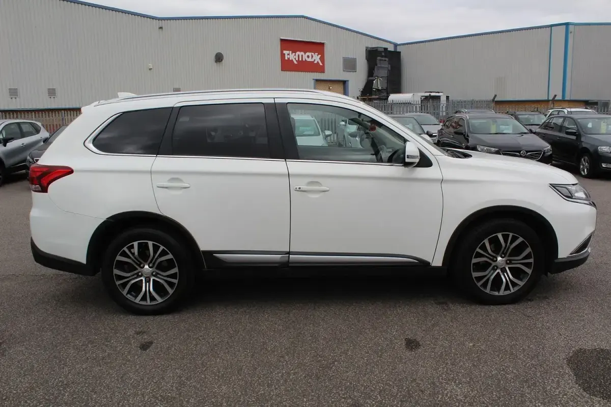 Used Mitsubishi Outlander 147 HP (108 kW) 2018 White SUV