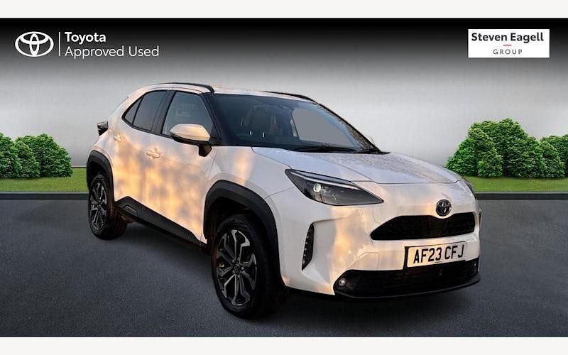 Used 2025 Toyota Yaris Hybrid Design Estate | £21,107 (Good price) - Image 1/3