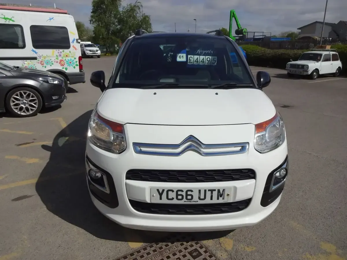 Begagnad Citroën C3 Picasso Platinum 100 HK (73 kW) 2016 Vit Minibuss