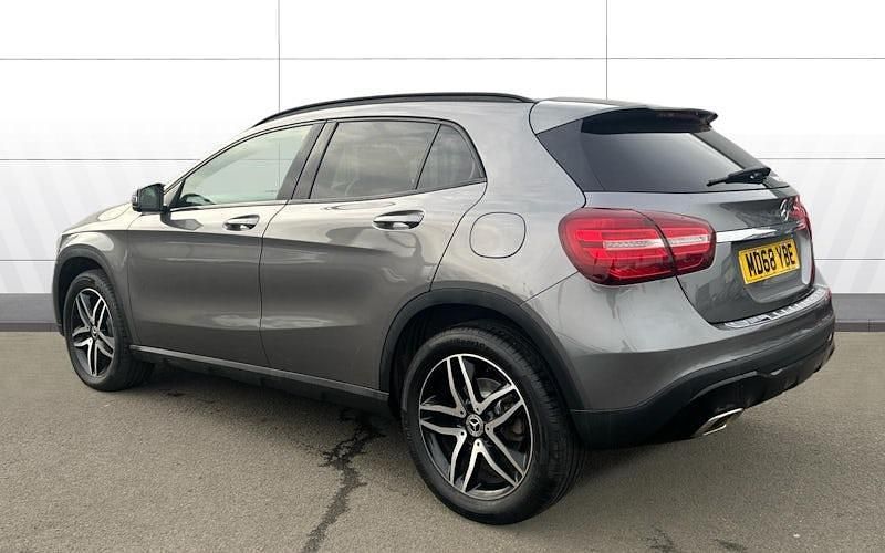 Usado Mercedes GLA180 Urban 122 HP (89 kW) 2020 SUV