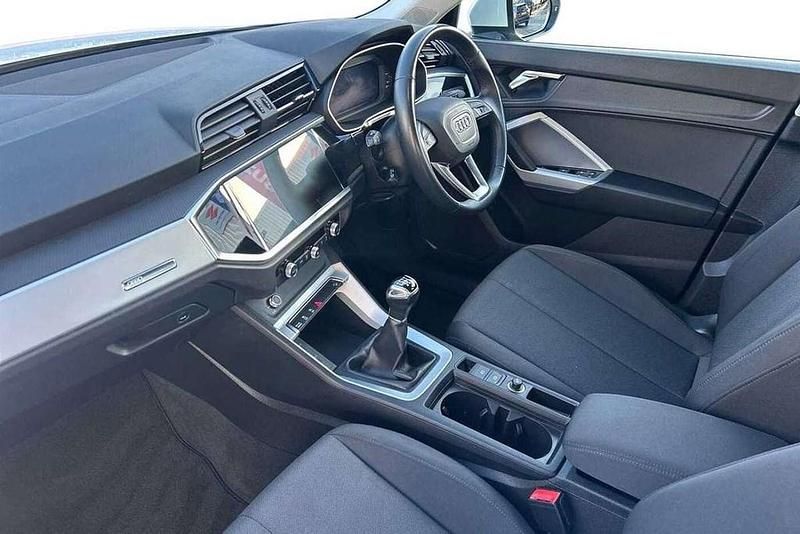 Used Audi Q3 Design 147 HP (108 kW) 2022 White SUV