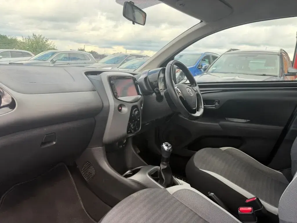 Used Toyota Aygo X-play 72 HP (52 kW) 2019 Black Hatchback