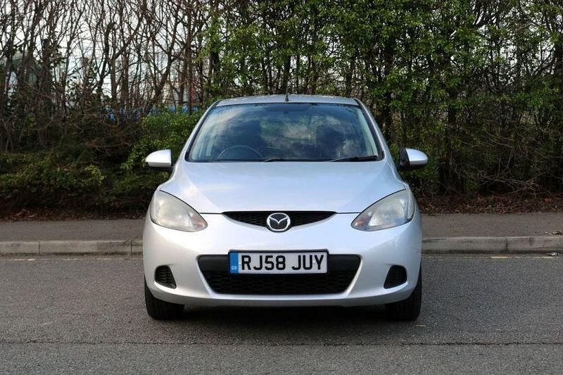 Begagnad Mazda 2 86 HK (63 kW) 2008 Silver Halvkombi