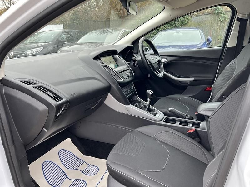 Used Ford Focus Zetec 120 HP (88 kW) 2018 White Estate