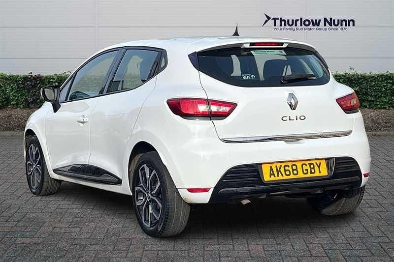 Used Renault Clio IV Play 75 HP (55 kW) 2018 White Hatchback