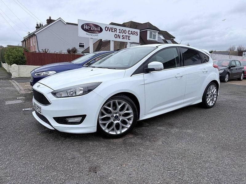 Used Ford Focus Zetec 125 HP (91 kW) 2015 White Hatchback