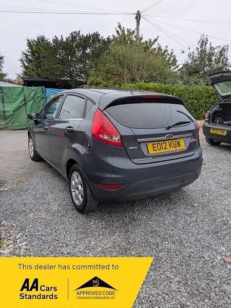 Used Ford Fiesta Titanium 95 HP (69 kW) 2012 Grey Hatchback