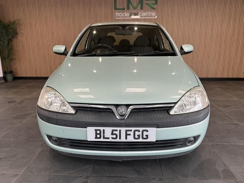 Used Vauxhall Corsa 79 HP (58 kW) 2002 Green Hatchback