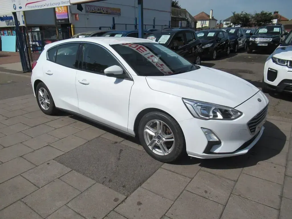 Used Ford Focus Zetec 125 HP (91 kW) 2018 White Hatchback