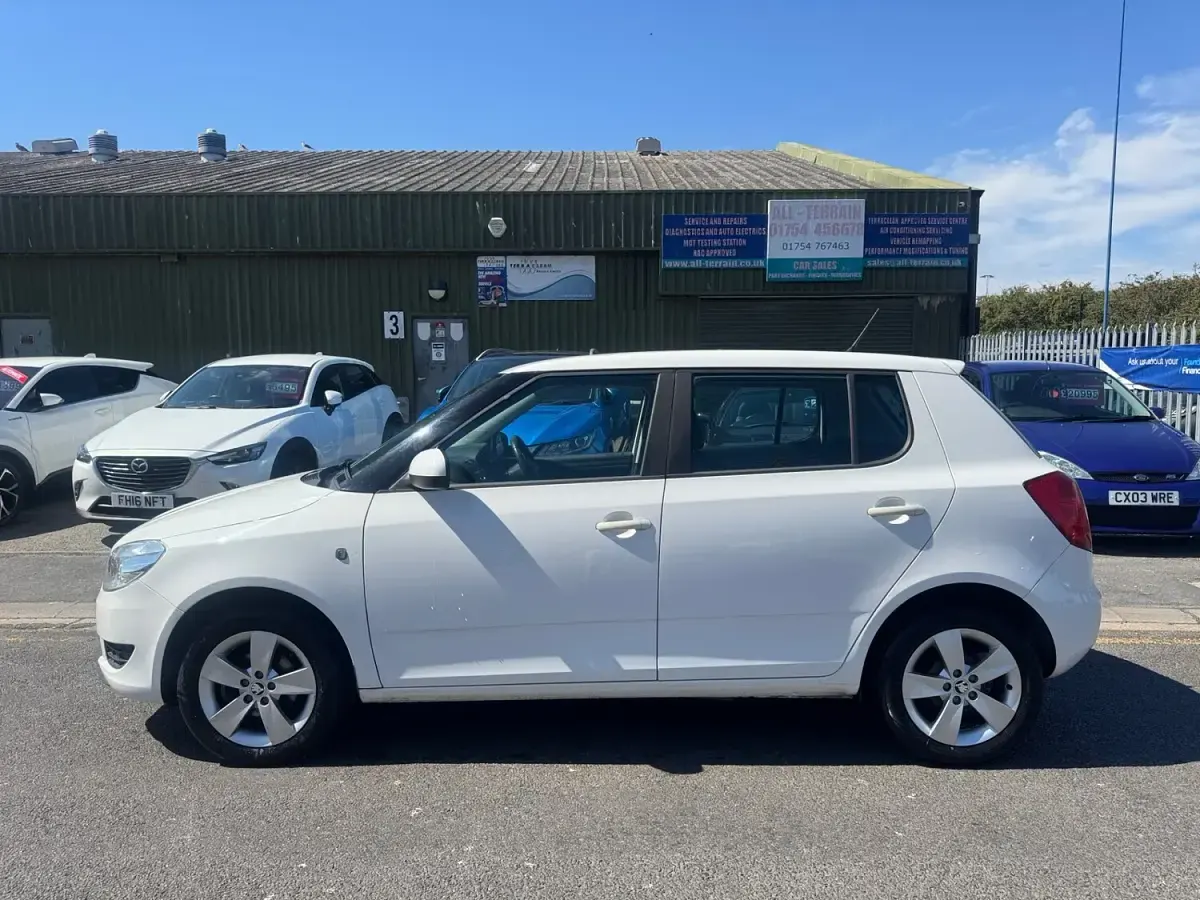 Used Skoda Fabia SE 2014 White Hatchback