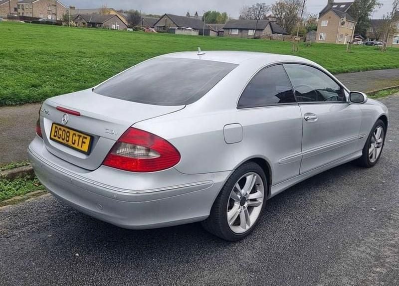 Used Mercedes CLK220 Avantgarde 150 HP (110 kW) 2008 Silver Coupe