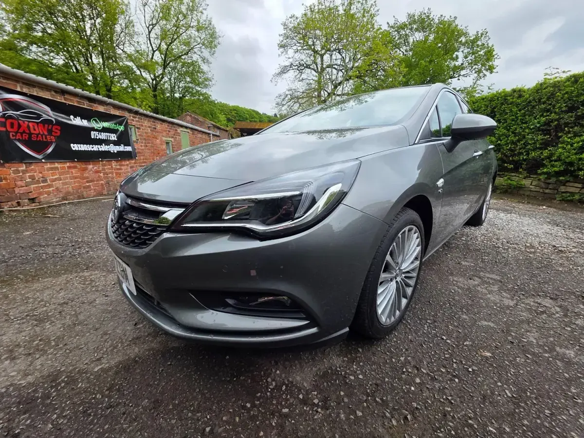 Second-hand Vauxhall Astra Elite 105 CP (77 kW) 2018 Gri Hatchback