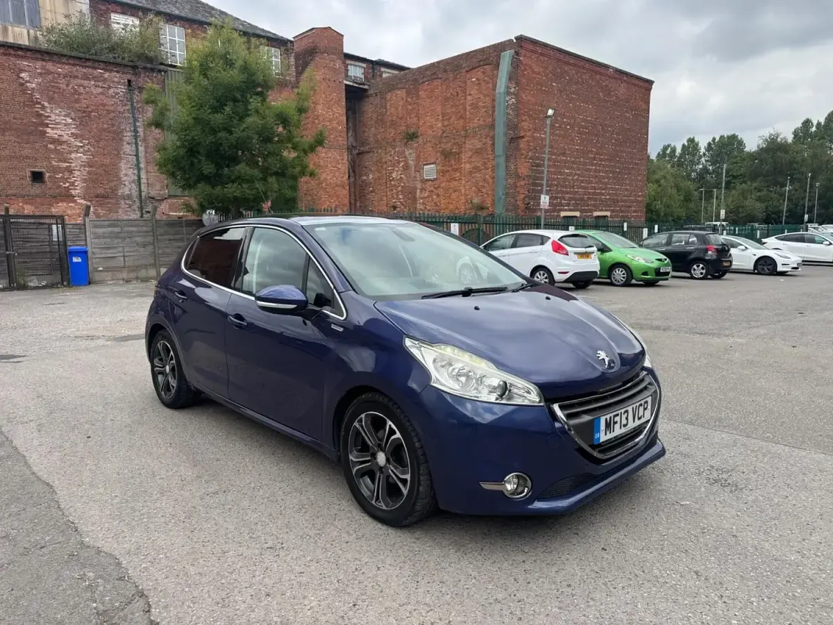 Used Peugeot 208 82 HP (60 kW) 2013 Blue Hatchback