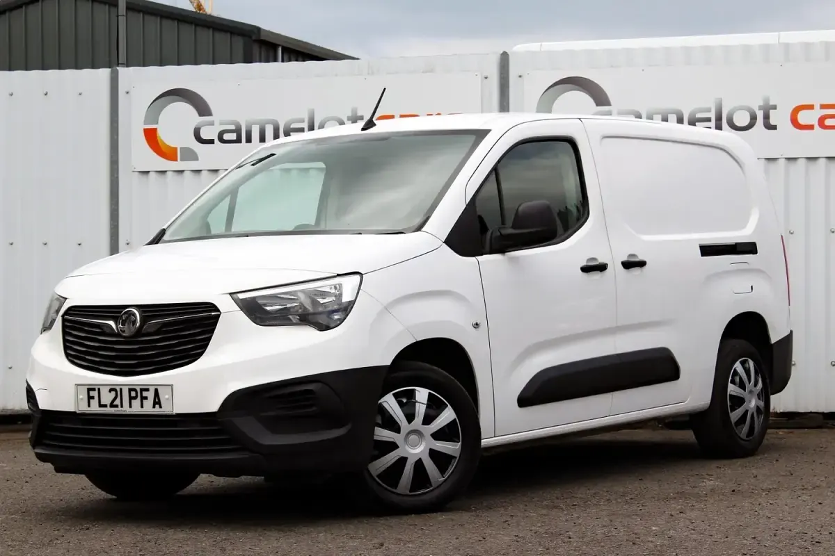 Used Vauxhall Combo 100 HP (73 kW) 2021 White MPV