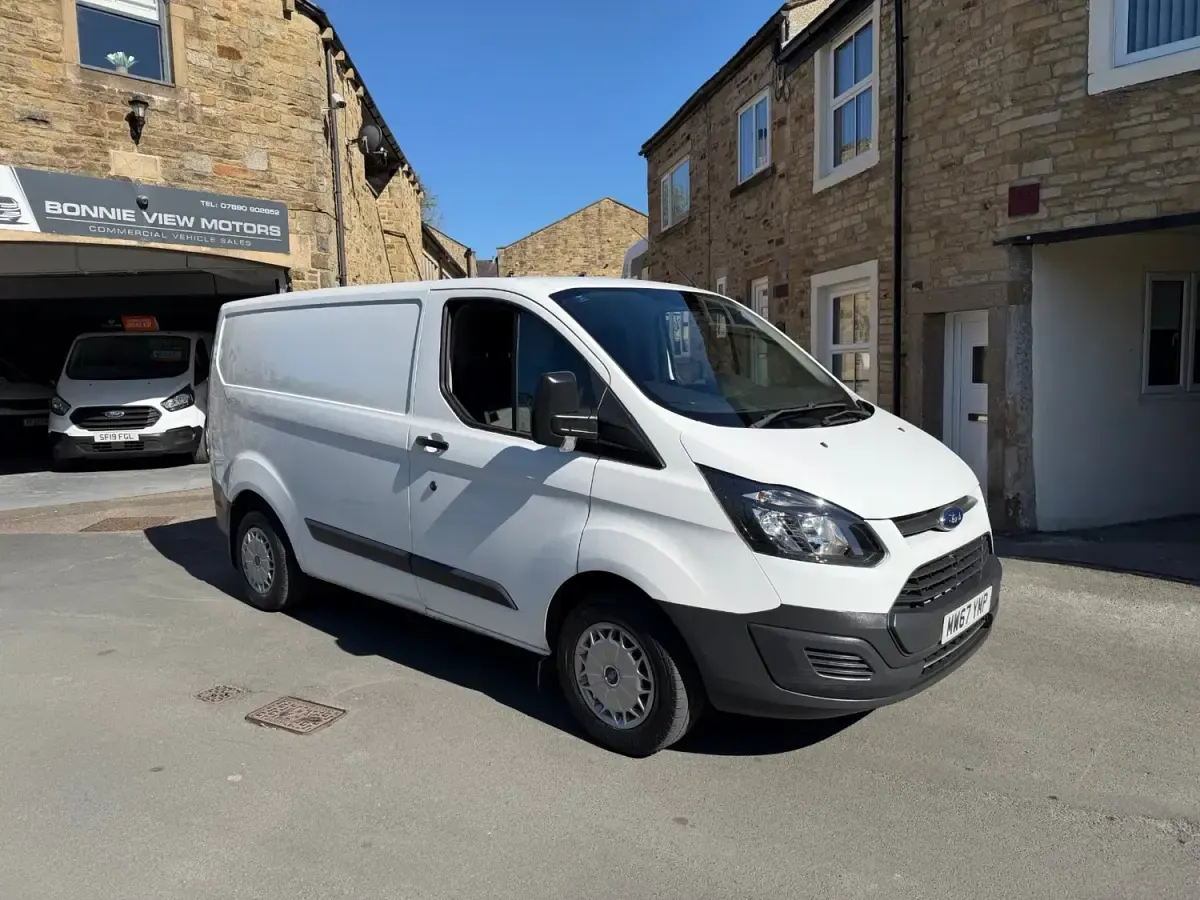 Begagnad Ford Transit Custom 105 HK (77 kW) 2017 Vit Van