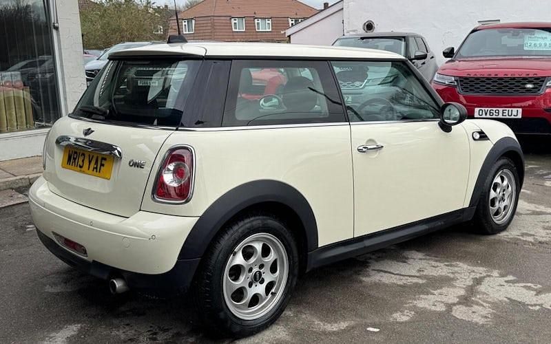 Used Mini ONE Hatch 98 HP (72 kW) 2013 White Hatchback