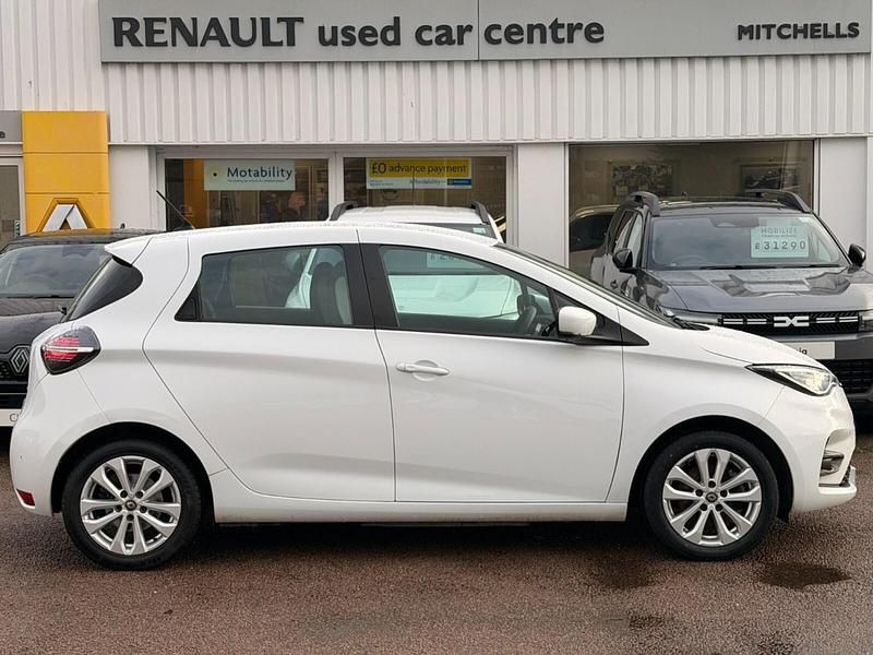 Used Renault Zoe Iconic 80 kW (109 HP) 2022 White  Hatchback