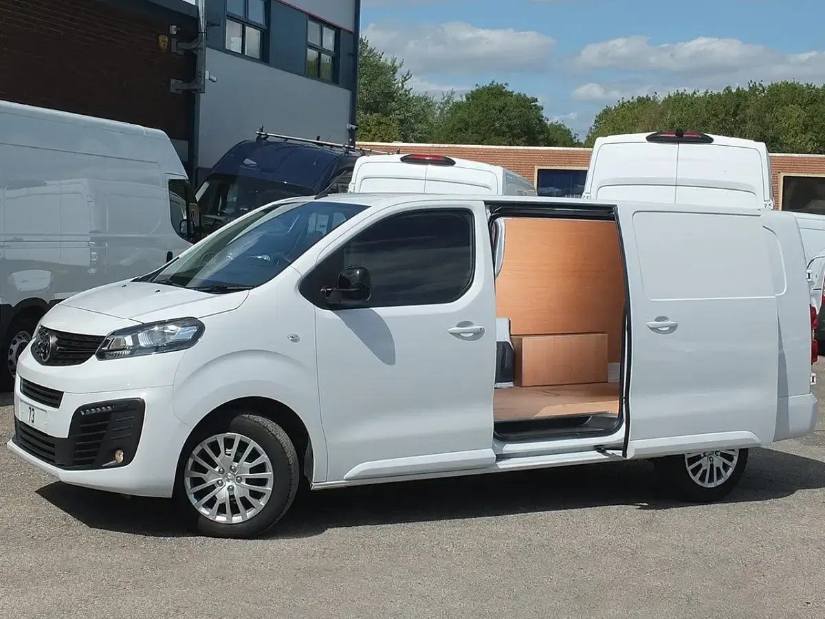 Used Vauxhall Vivaro S 145 HP (106 kW) 2023 White MPV