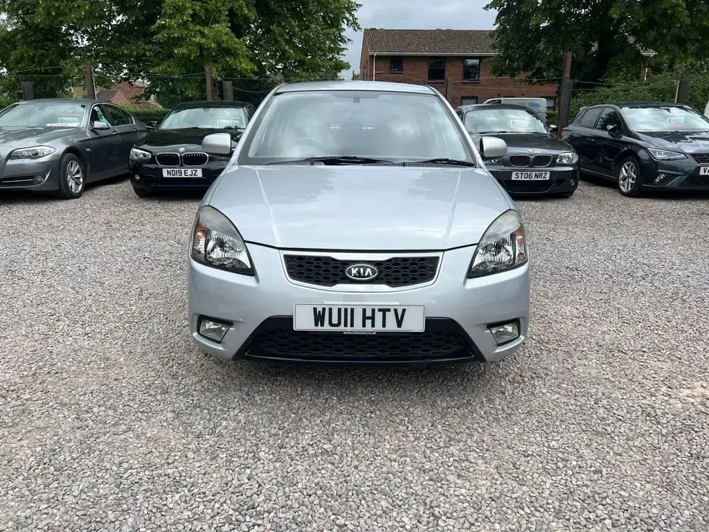 Used Kia Rio 109 HP (80 kW) 2011 Silver Hatchback