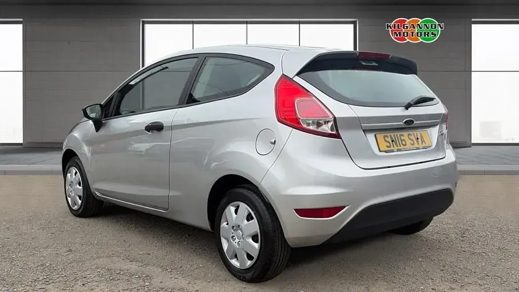 Used Ford Fiesta Studio 82 HP (60 kW) 2016 Silver Hatchback