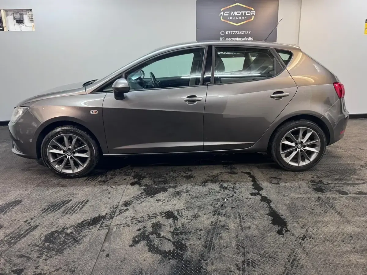 Begagnad Seat Ibiza I-Tech 105 HK (77 kW) 2015 Grå Halvkombi