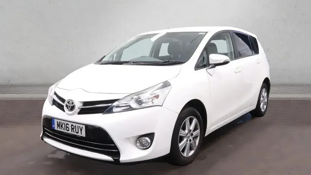 Used Toyota Verso 132 HP (97 kW) 2016 White MPV