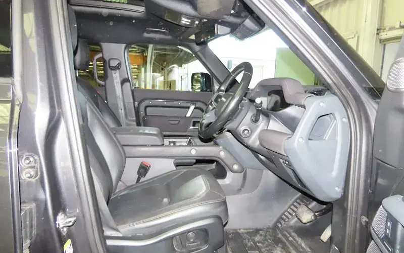 Used Land Rover Defender SE Dynamic 249 HP (183 kW) 2025 SUV