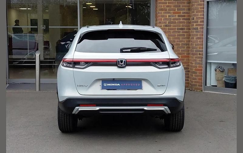 Used Honda HR-V Elegance 152 HP (111 kW) 2022 Platinum white SUV
