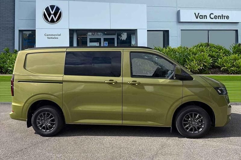New VW Transporter Pro 150 HP (110 kW) 2025 Green Van