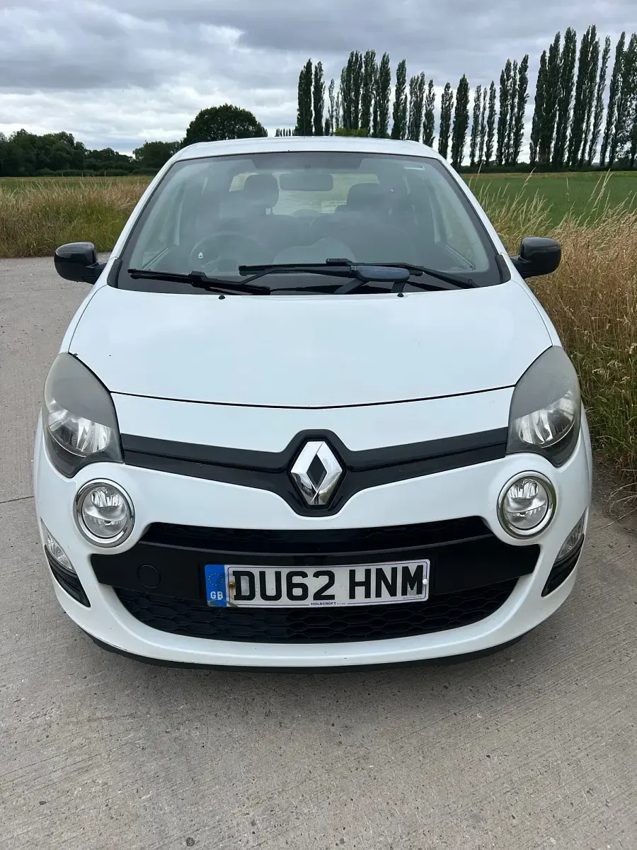 Used Renault Twingo Dynamique 75 HP (55 kW) 2012 White Hatchback
