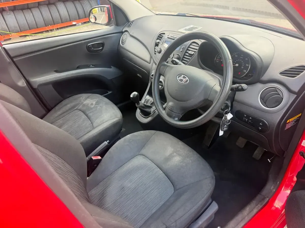 Used Hyundai i10 Active 86 HP (63 kW) 2011 Red Hatchback