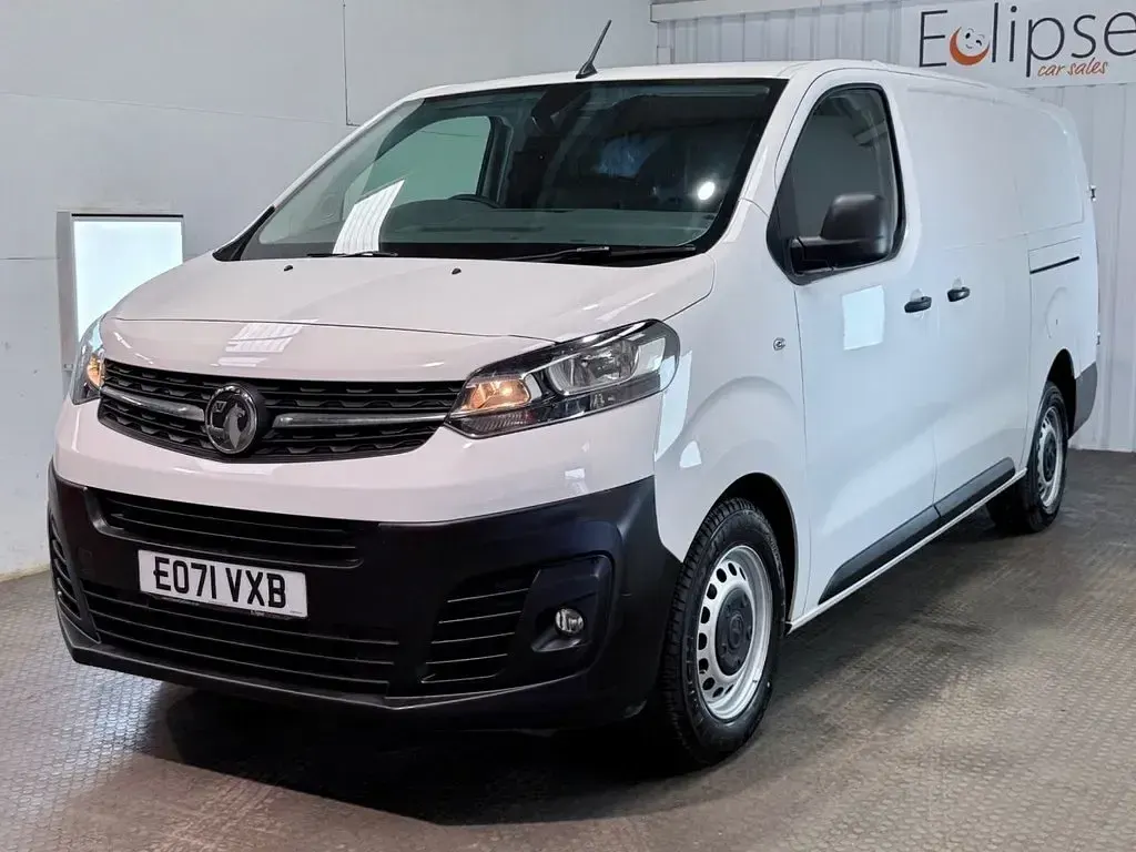 Used Vauxhall Vivaro S 150 HP (110 kW) 2021 White MPV