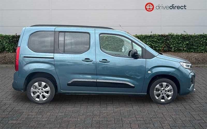 Used Vauxhall Combo Ultimate 100 kW (136 HP) 2024 Blue Estate